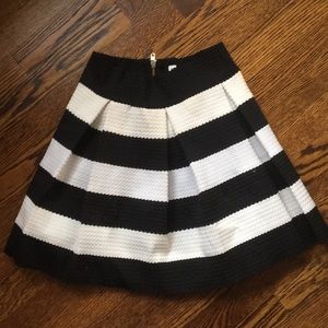 Black and white firm skirt